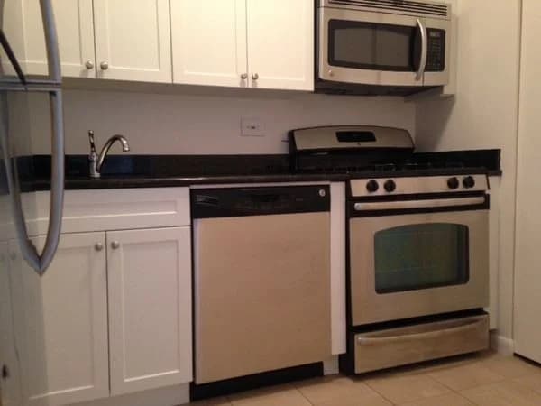 355 South End Avenue #15M, Manhattan, NY 10280 apartment_kitchen 1