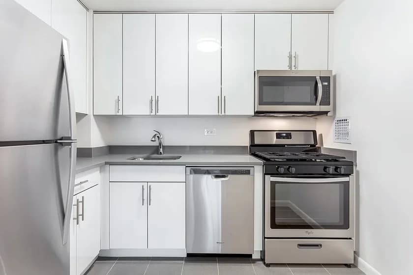 355 South End Avenue #27F, Manhattan, NY 10280 apartment_kitchen 1