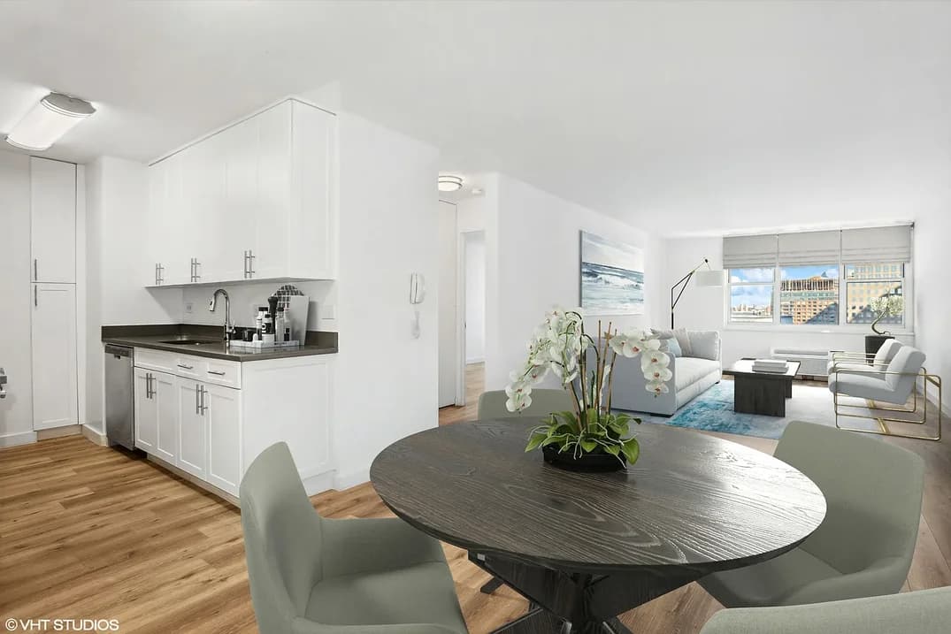 355 South End Avenue #35A, Manhattan, NY 10280 apartment_living_room 1