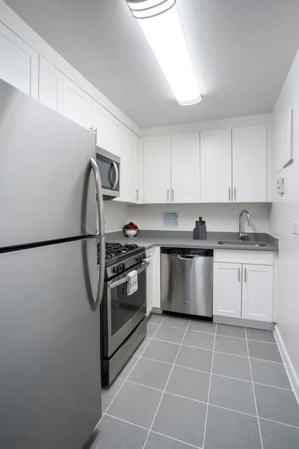 395 South End Avenue #11L, Manhattan, NY 10280 apartment_kitchen 1