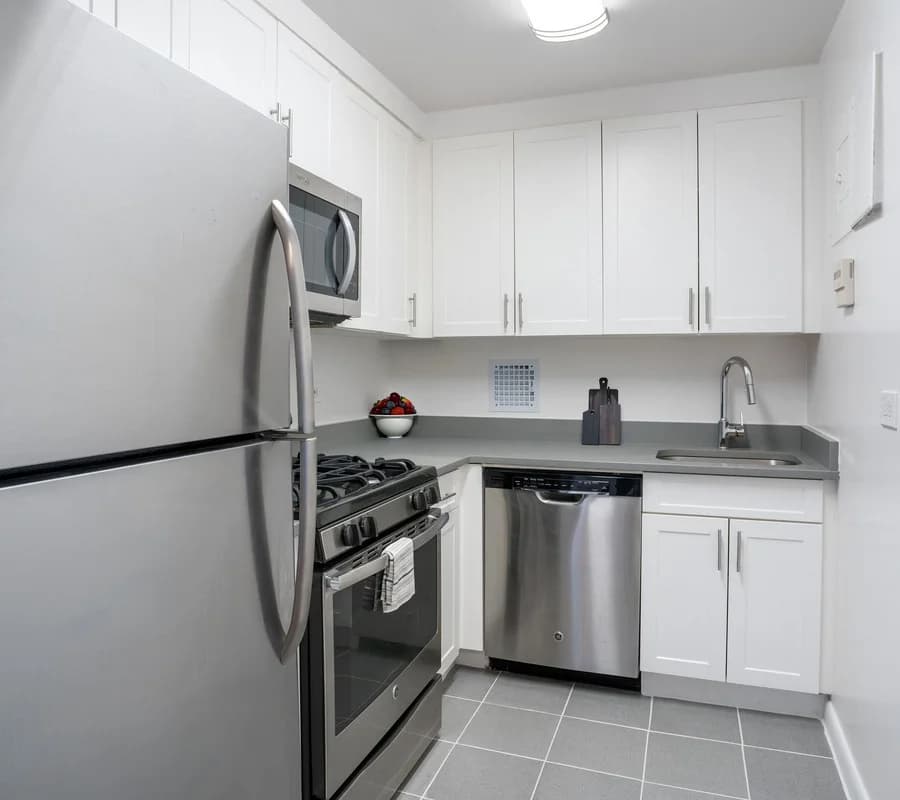 395 South End Avenue #11L, Manhattan, NY 10280 apartment_kitchen 1