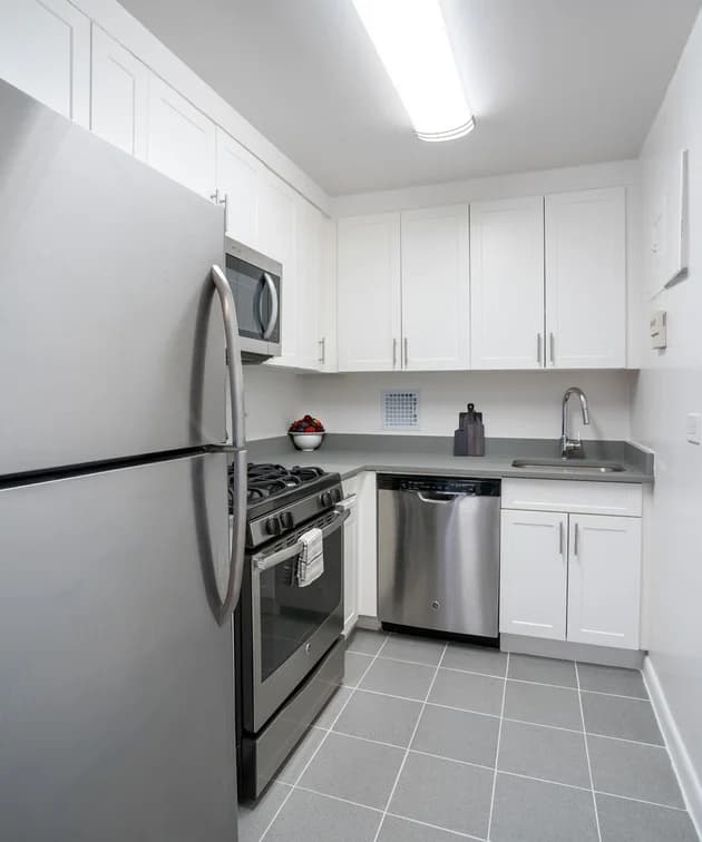 395 South End Avenue #32M, Manhattan, NY 10280 apartment_kitchen 1