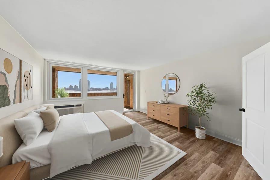 30 Waterside Plaza #20-20F, Manhattan, NY 10010
