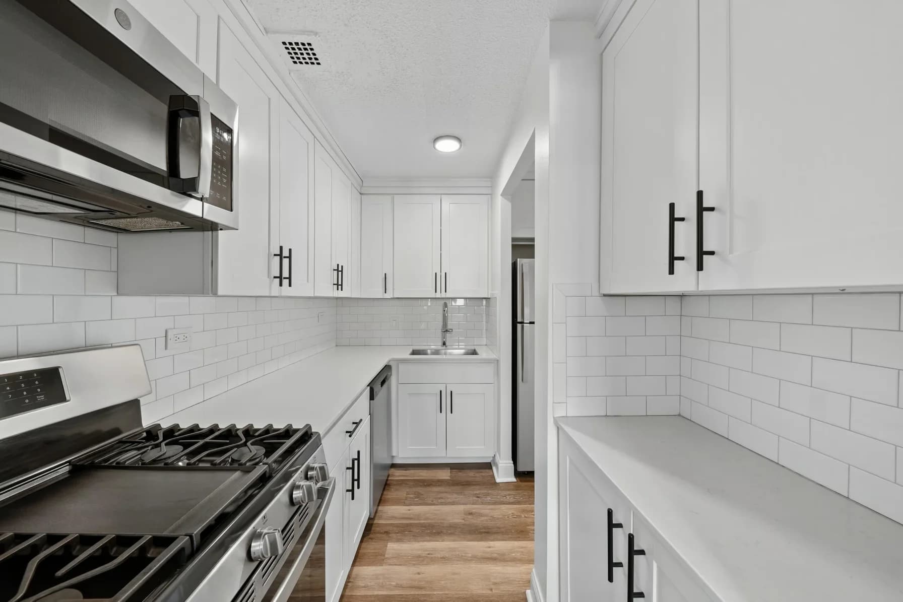 30 Waterside Plaza #20-20F, Manhattan, NY 10010 apartment_kitchen 1
