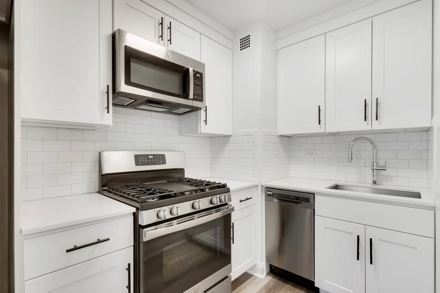 30 Waterside Plaza #40-04C, Manhattan, NY 10010 apartment_kitchen 1