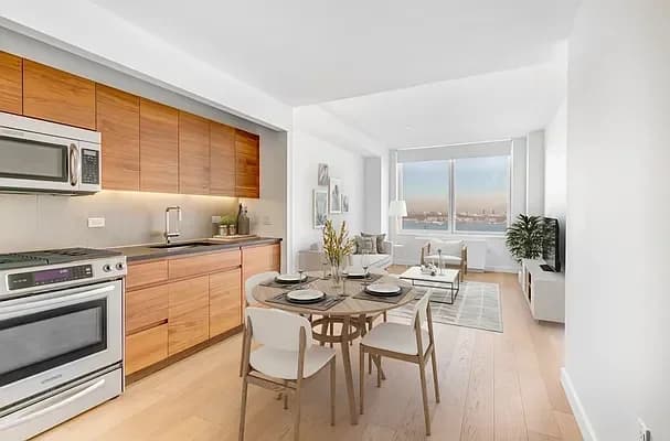 550 West 45 Street #1910, Manhattan, NY 10036