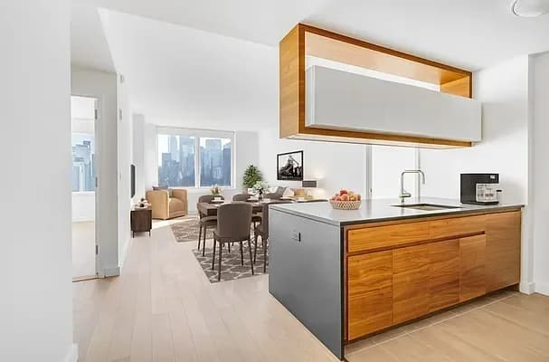 550 West 45 Street #1916, Manhattan, NY 10036