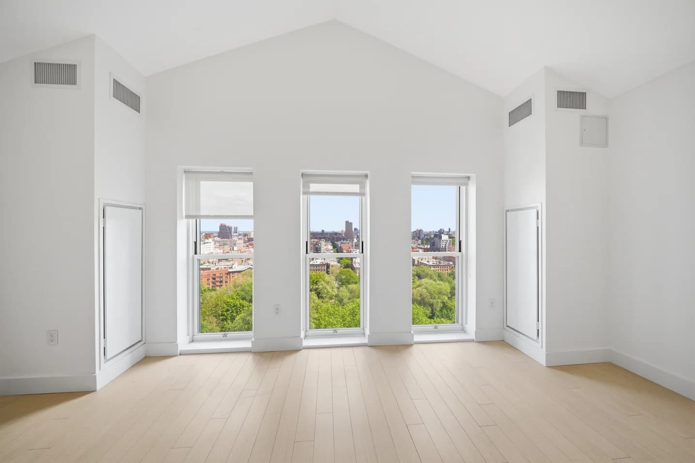 30 Morningside Drive #PH3, Manhattan, NY 10025 apartment_living_room 1