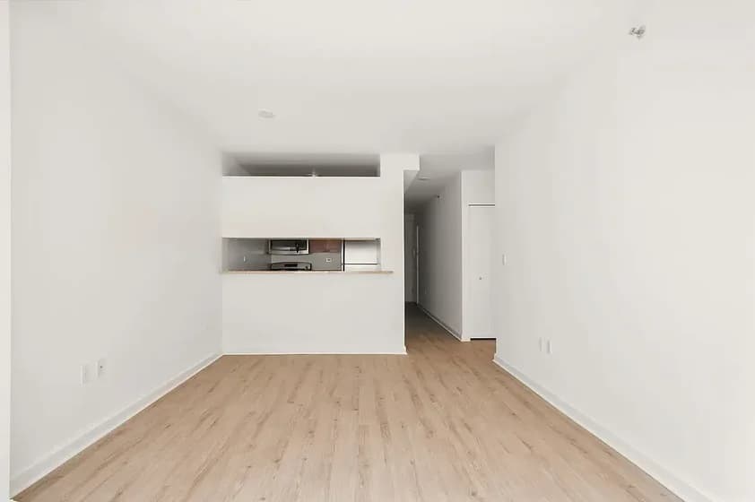 35-39 W 33 St #12E, Manhattan, NY 10001 apartment_living_room 1