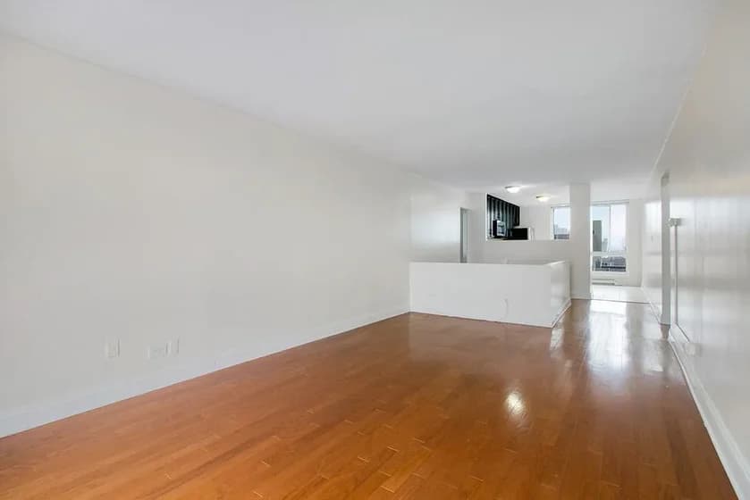 510 Main St #1320, Manhattan, NY 10044 apartment_living_room 1