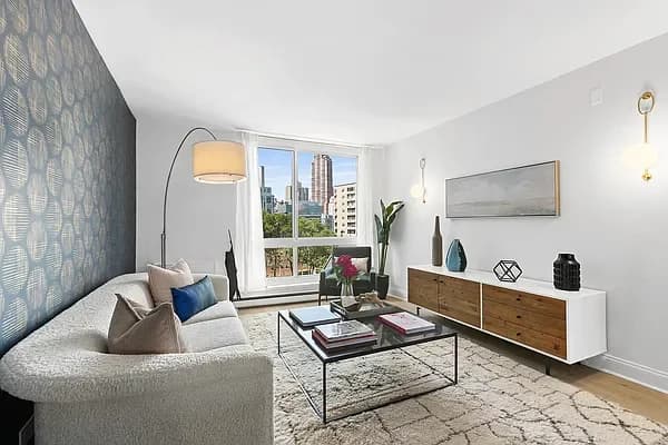 The Landings 510 Main Street #335, Manhattan, NY 10044 apartment_living_room 1