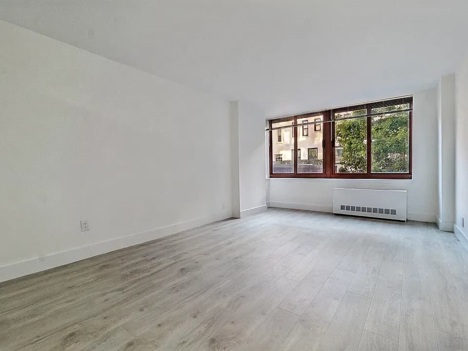 108 E 96 St #2-A, Manhattan, NY 10128 apartment_living_room 1