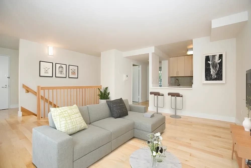100 Jane St #2J, Manhattan, NY 10014 apartment_living_room 1
