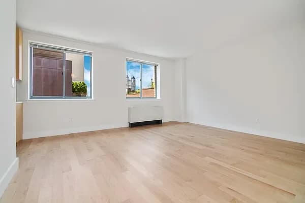 100 Jane St #2K, Manhattan, NY 10014 apartment_living_room 1