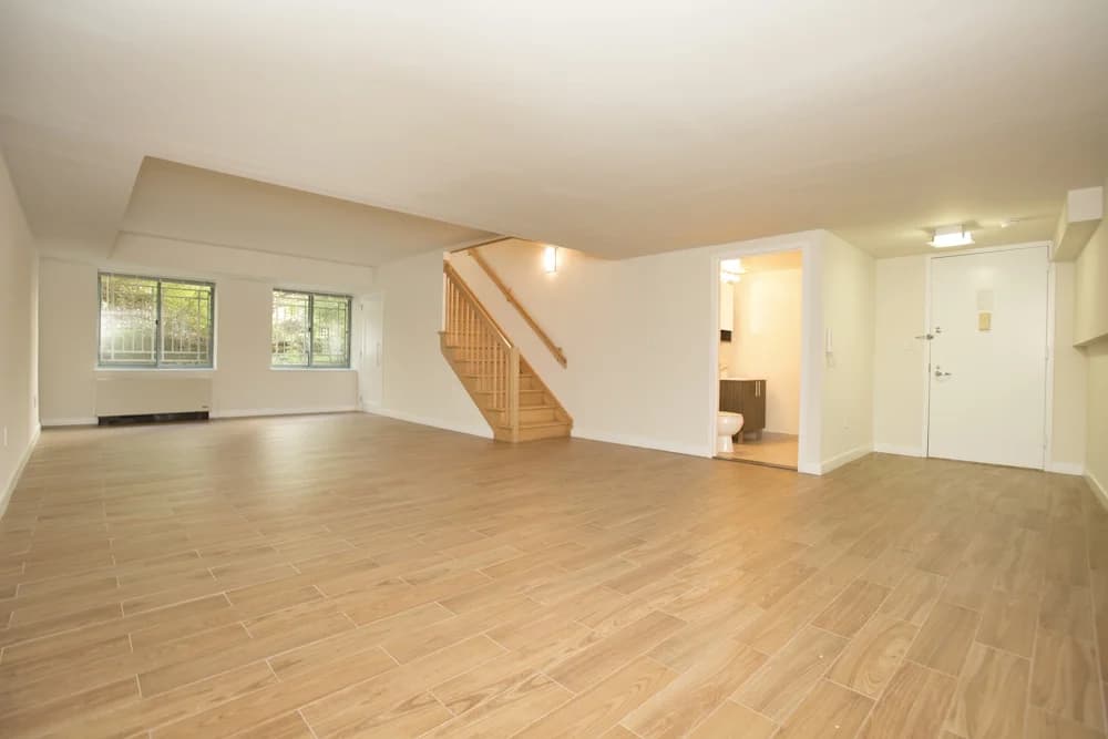 100 Jane St #2P, Manhattan, NY 10014 apartment_living_room 1