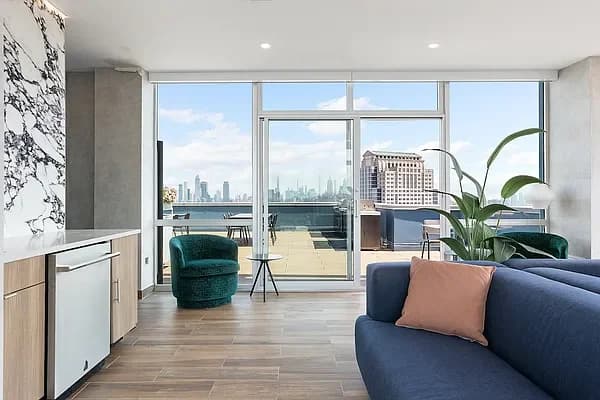 399 Chambers Street #3304, Manhattan, NY 10282 apartment_living_room 1