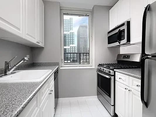 826 8 Avenue #16M, Manhattan, NY 10019