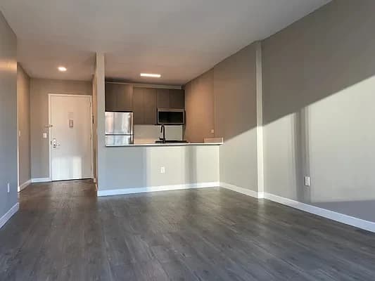 Avalon Midtown West 250 West 50 Street #34H, Manhattan, NY 10019 apartment_living_room 1