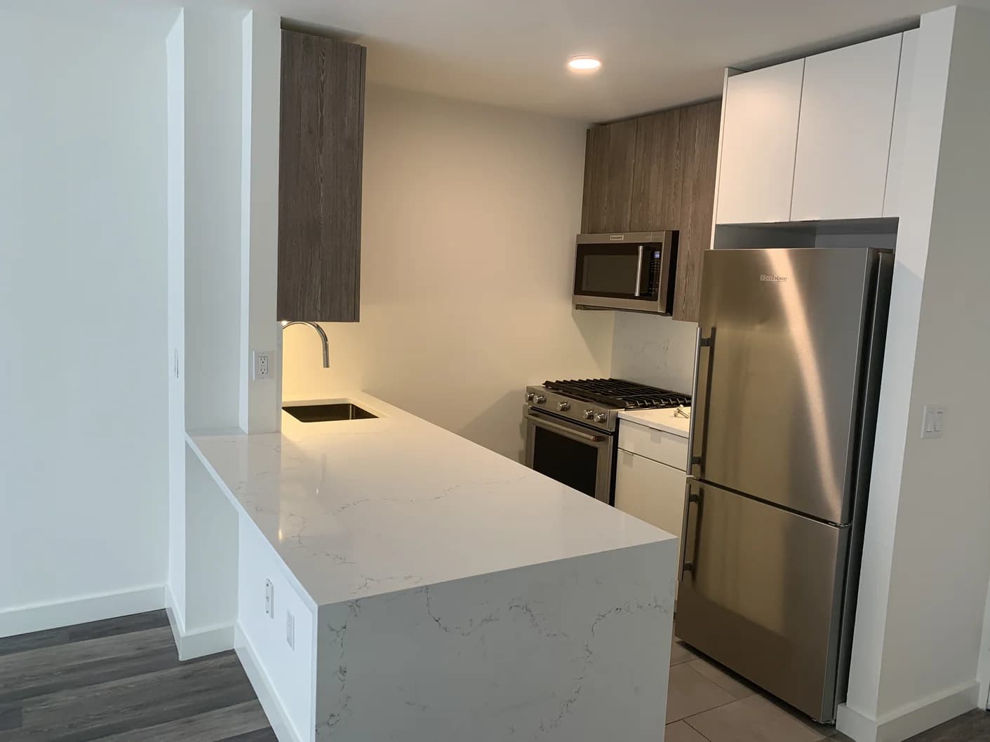 520 West 43 Street #18G, Manhattan, NY 10036
