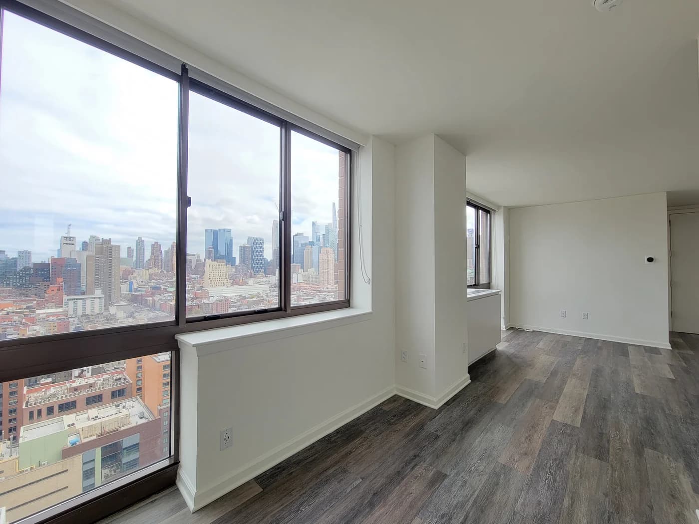 520 West 43 Street #33D, Manhattan, NY 10036