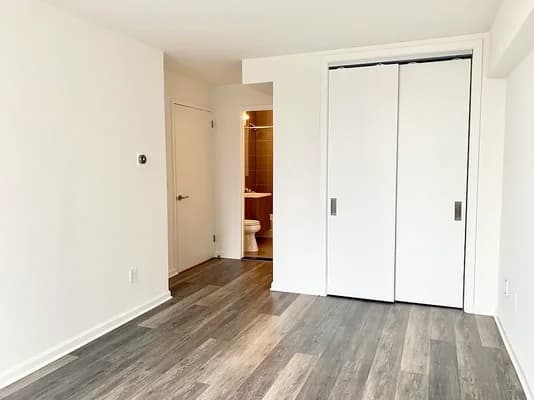 520 West 43 Street #33F, Manhattan, NY 10036
