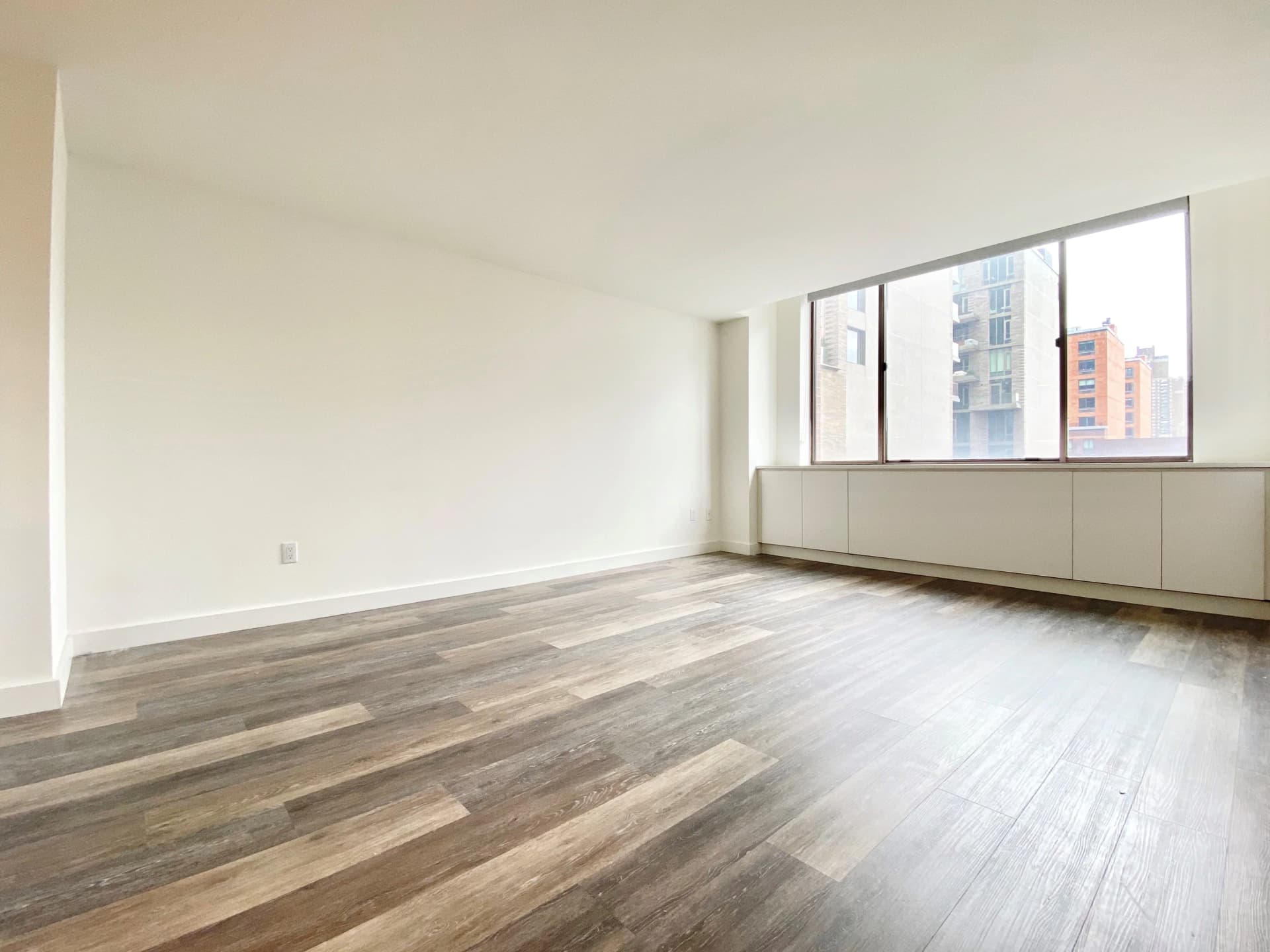 520 West 43 Street #3D, Manhattan, NY 10036 apartment_living_room 1