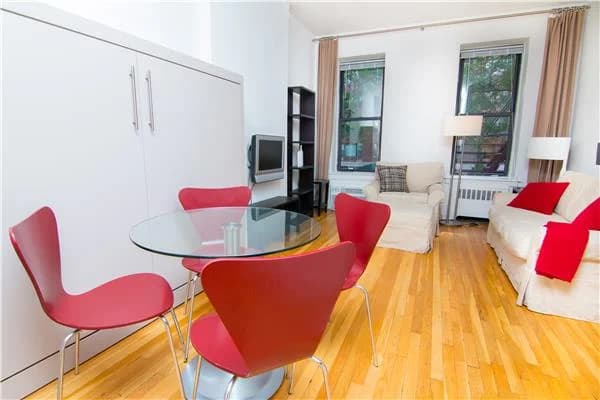 50 East End Avenue #1-B, Manhattan, NY 10028 apartment_living_room 1