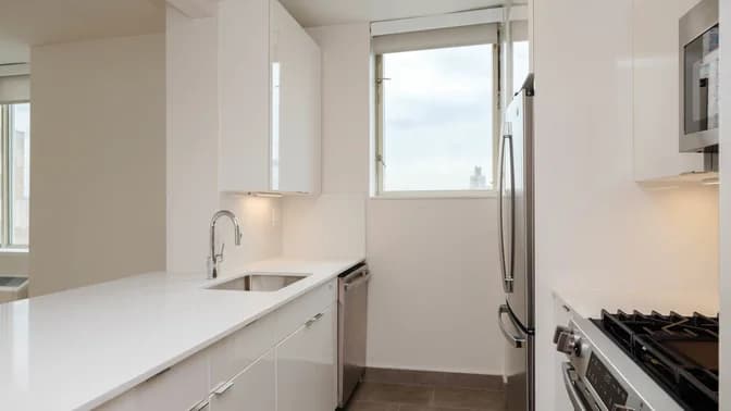 305 West 50 Street #19B, Manhattan, NY 10019
