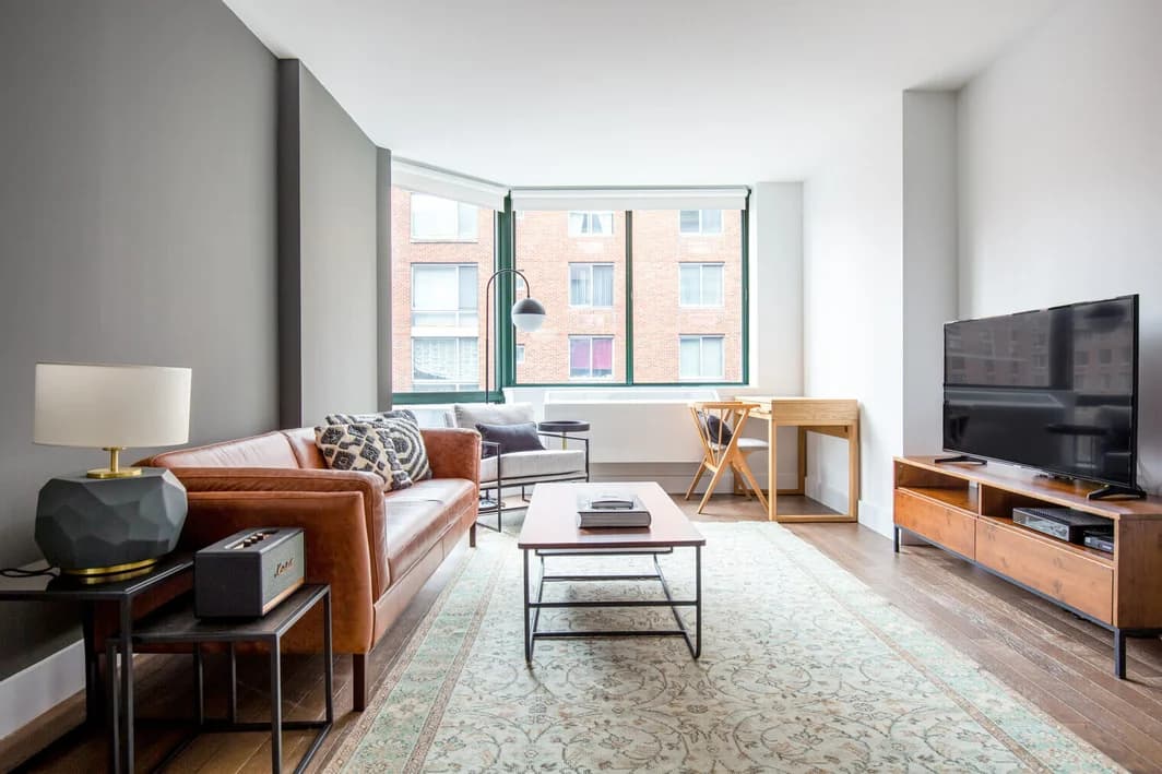 70 Battery Place #506, Manhattan, NY 10280 apartment_living_room 1