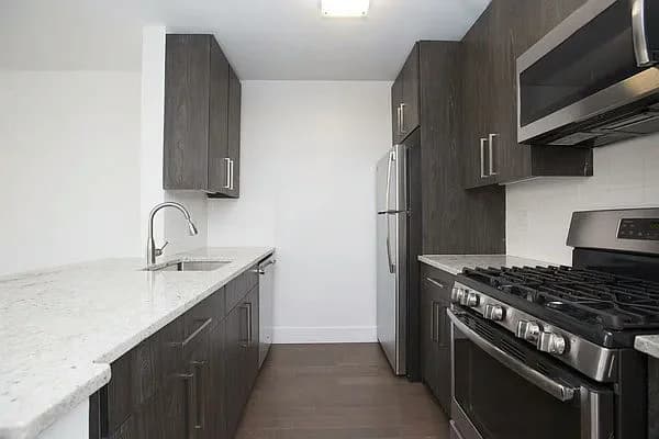70 Battery Place #623, Manhattan, NY 10280 apartment_kitchen 1