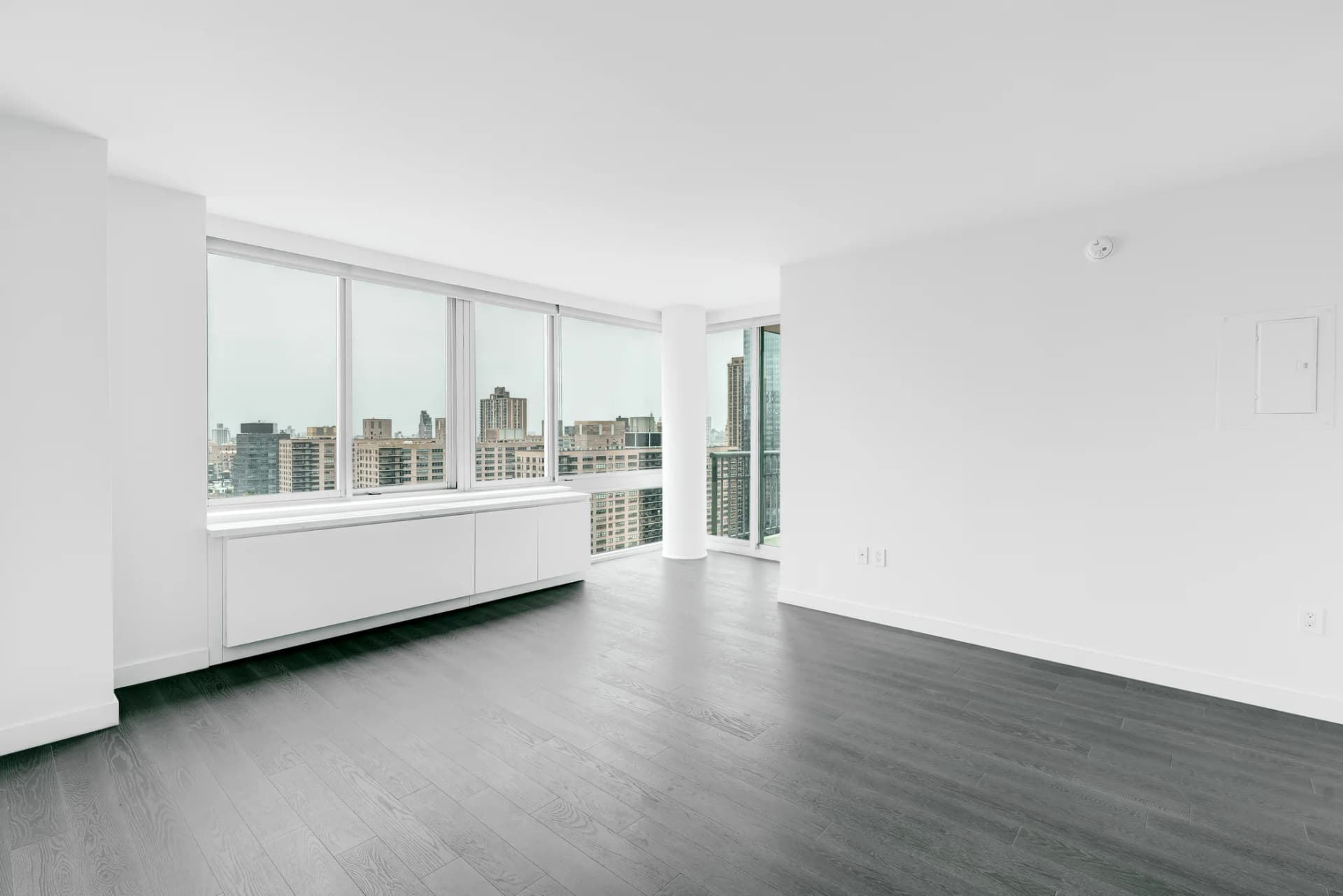 101 West End Avenue #21G, Manhattan, NY 10069 apartment_living_room 1
