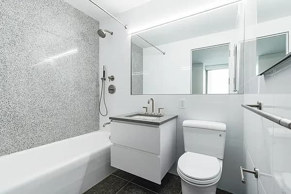 101 West End Avenue #6T, Manhattan, NY 10069 apartment_bathroom 1
