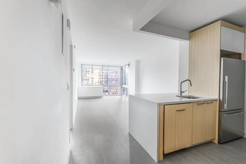 101 West End Avenue #8B, Manhattan, NY 10069 apartment_living_room 1
