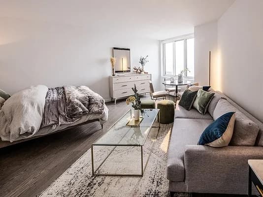 650 W 42 St #0815, Manhattan, NY 10036