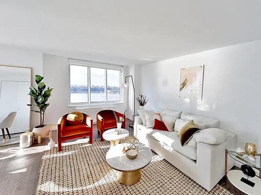 650 W 42 St #1704, Manhattan, NY 10036