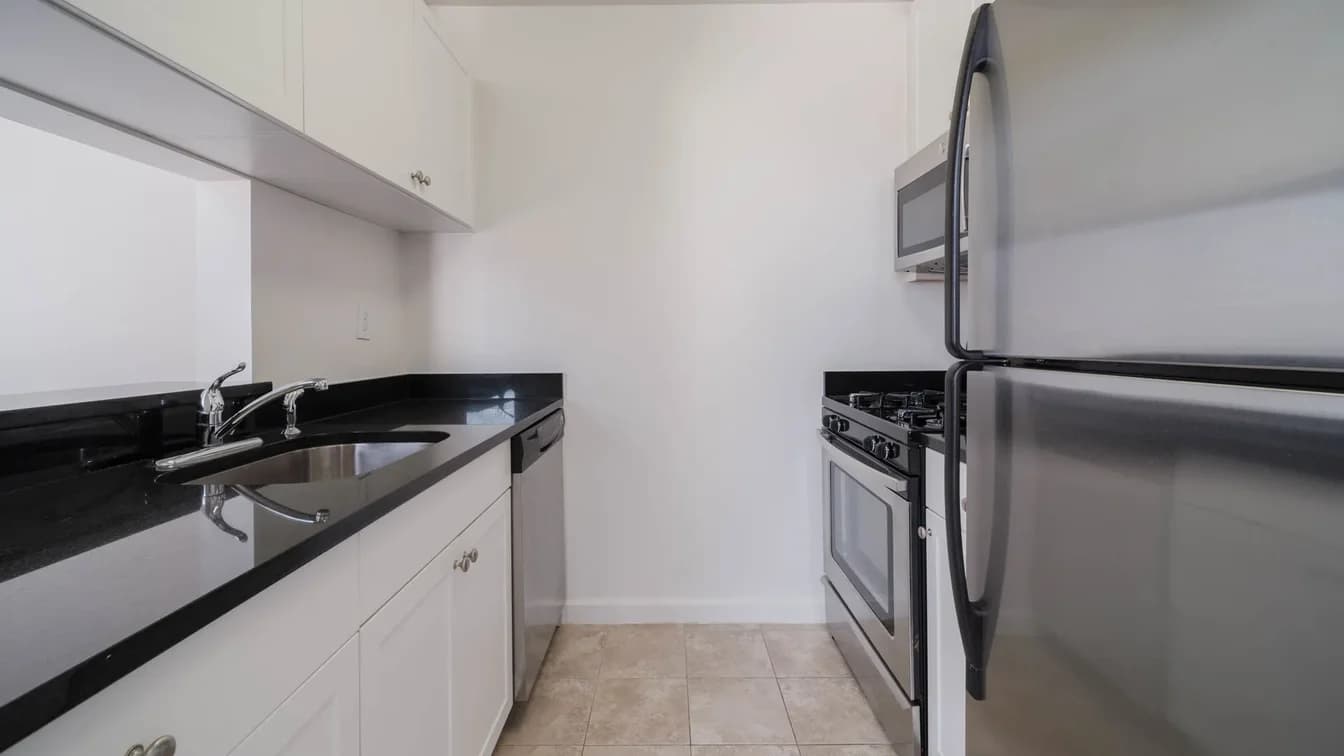 180 Riverside Boulevard #16E, Manhattan, NY 10069 apartment_kitchen 1