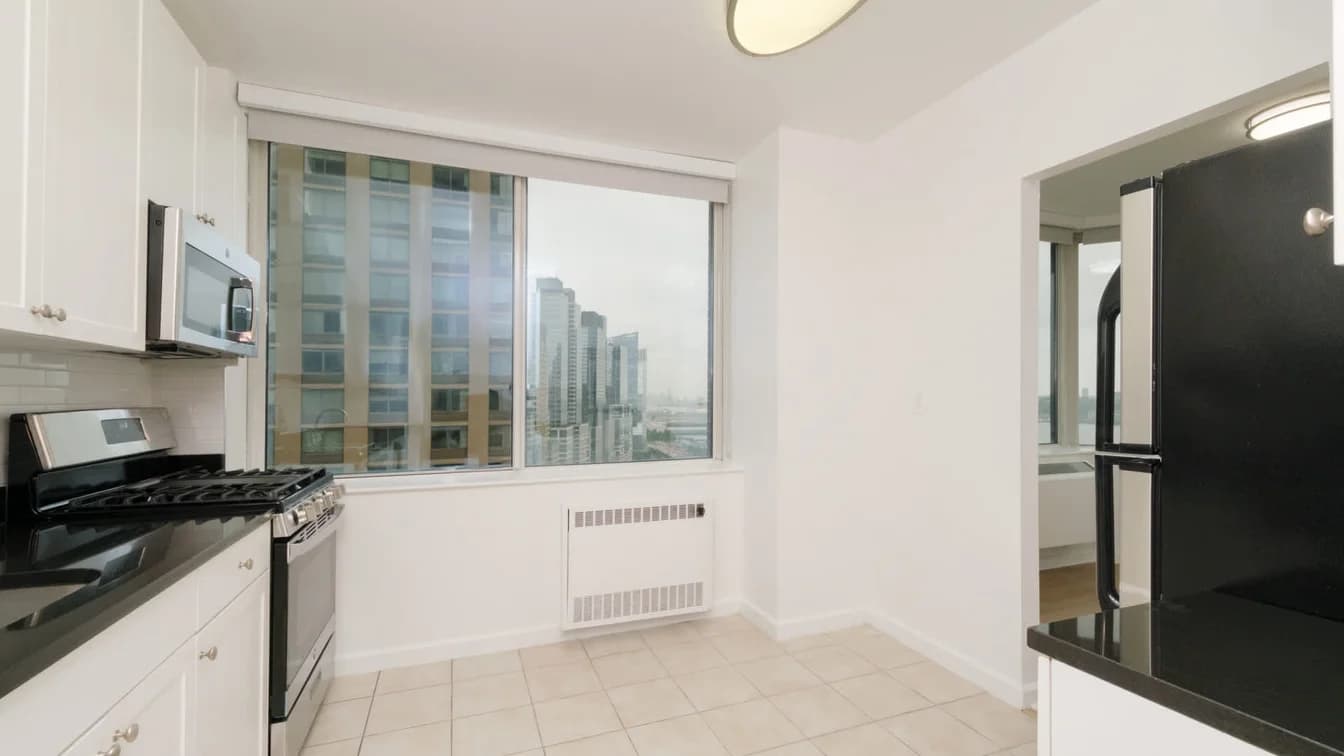 180 Riverside Boulevard #19J, Manhattan, NY 10069 apartment_kitchen 1