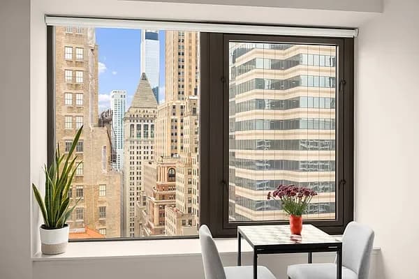 75 Wall Street #33L, Manhattan, NY 10005 apartment_dining_room 1
