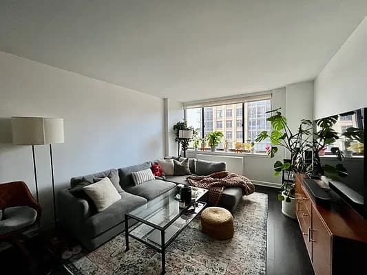 77 W 24 St #19F, Manhattan, NY 10010 apartment_living_room 1