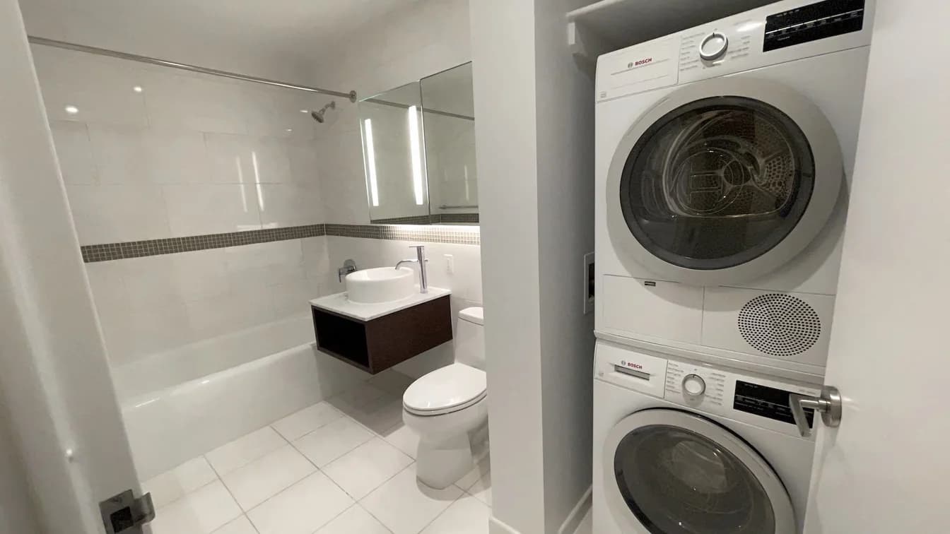 610 West 42 Street #S31E, Manhattan, NY 10036 apartment_washer_dryer 1