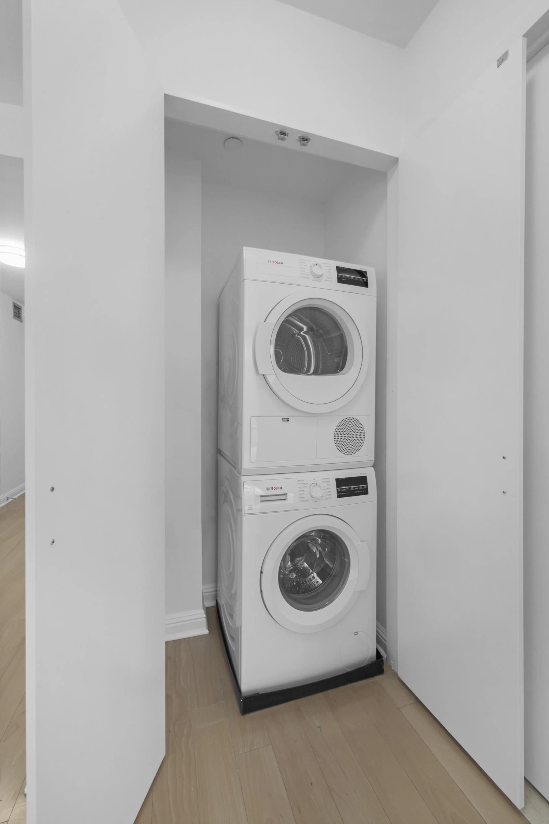 211 North End Avenue #10F, Manhattan, NY 10282 apartment_washer_dryer 1