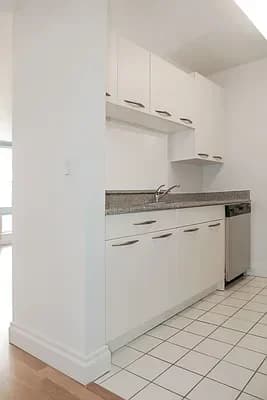 150 East 44 Street #12D, Manhattan, NY 10017