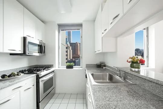 150 East 44 Street #27B, Manhattan, NY 10017