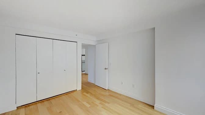 150 East 44 Street #27B, Manhattan, NY 10017