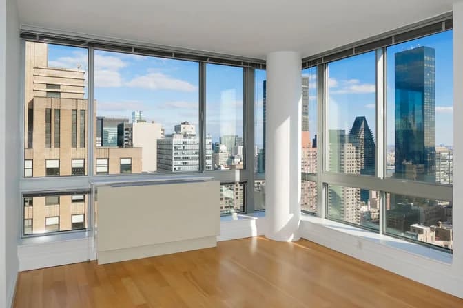 150 East 44 Street #34C, Manhattan, NY 10017