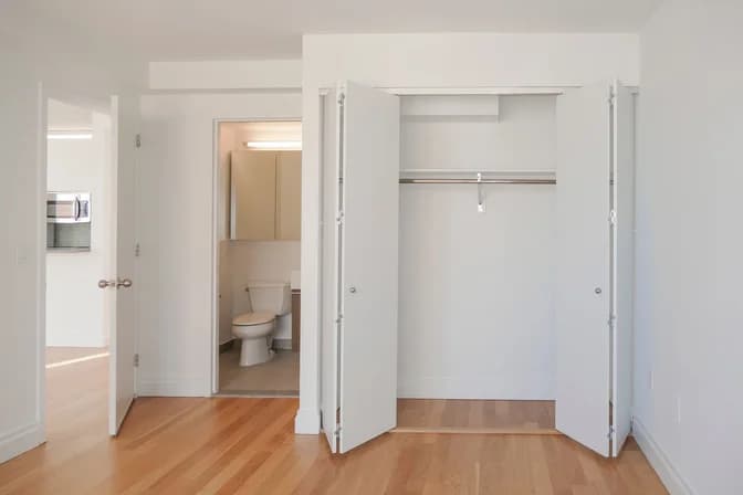 150 East 44 Street #48C, Manhattan, NY 10017