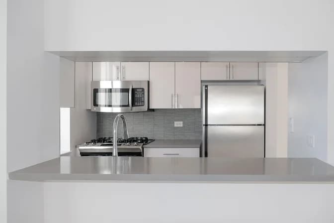 150 East 44 Street #48C, Manhattan, NY 10017