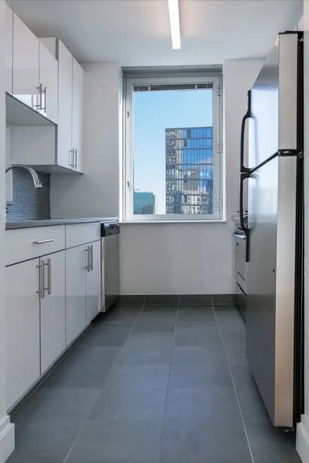 150 East 44 Street #48C, Manhattan, NY 10017