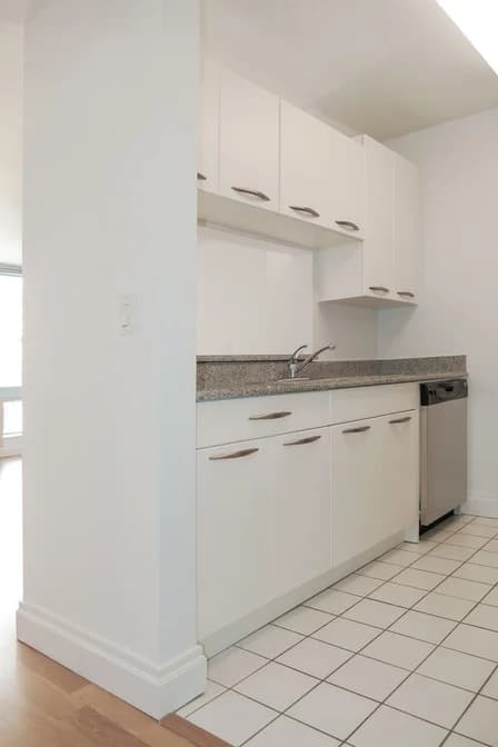 150 East 44 Street #PHD, Manhattan, NY 10017