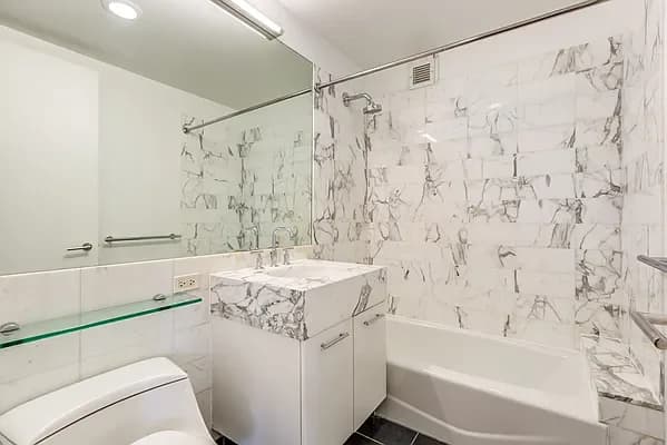 9 West 31 Street #20B, Manhattan, NY 10001 apartment_bathroom 1
